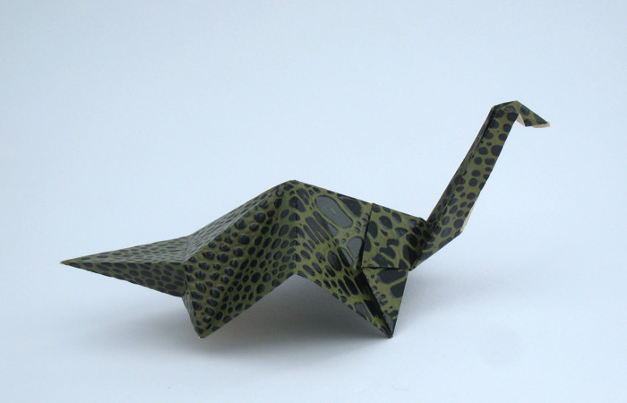 Origami Apatosaurus by Kunihiko Kasahara. Folded from a square of reptile-origami paper by Gilad Aharoni on giladorigami.com