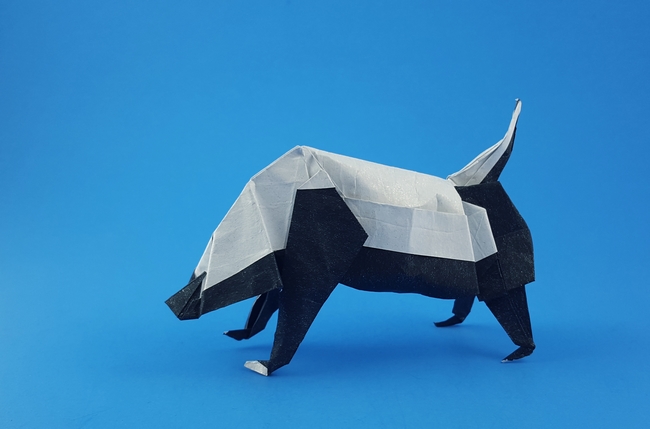 Origami Honey badger by Sy Chen. Folded from a square of Duo sandwich paper tissue-foil by Gilad Aharoni on giladorigami.com