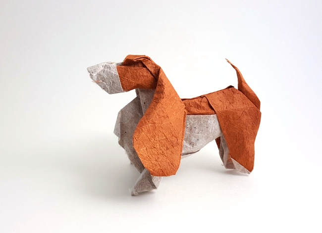 Origami Basset hound by Lee Jae Goo. Folded from a square of Duo Thai paper by Gilad Aharoni on giladorigami.com