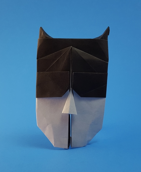 Origami Batman by Eric Kenneway. Folded form a square of origami paper by Gilad Aharoni on giladorigami.com