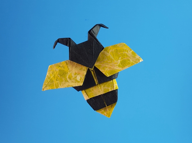 Origami Bee by Marc Kirschenbaum. Folded from a square of Vu paper by Gilad Aharoni on giladorigami.com
