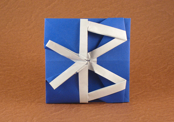 Origami Bluetooth logo by Sy Chen. Folded from a square of origami paper by Gilad Aharoni on giladorigami.com