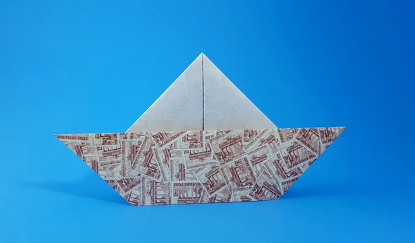 Origami Fancy boat by Traditional. Folded from a square of origami paper by Gilad Aharoni on giladorigami.com