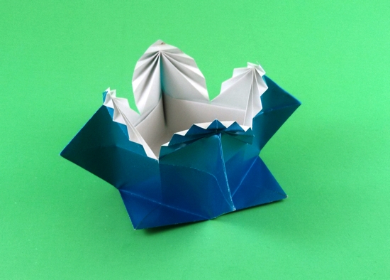 Origami Candy pot (Spanish box) by Traditional. Folded from a square of origami paper by Gilad Aharoni on giladorigami.com