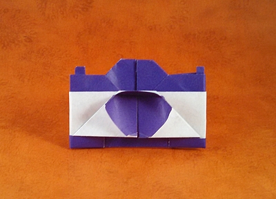 Origami Camera by Katsushi Nosho. Folded from a square of origami paper by Gilad Aharoni on giladorigami.com