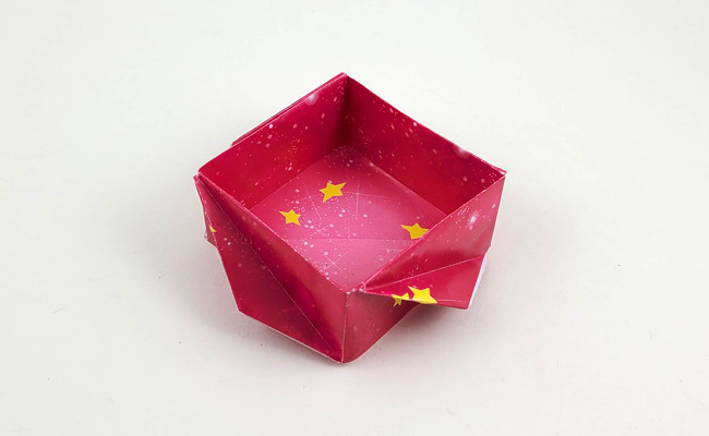 Origami Candy box by Quentin Trollip. Folded from a square of origami paper by Gilad Aharoni on giladorigami.com