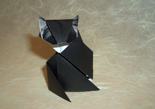 Origami Cat by Kunihiko Kasahara. Folded from a rectangle of origami paper by Gilad Aharoni on giladorigami.com