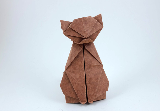 Origami Sitting cat by Gen Hagiwara. Folded from a square of Yohishi origami paper by Gilad Aharoni on giladorigami.com