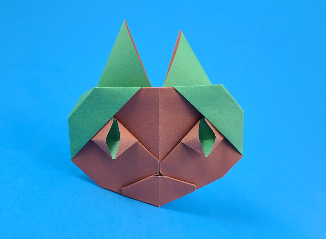 Origami Cat head by Ashimura Shun'ichi. Folded from a square of origami paper by Gilad Aharoni on giladorigami.com