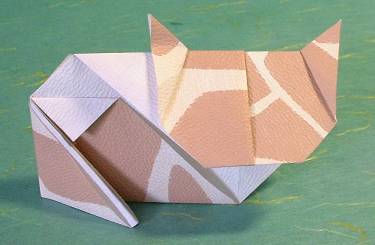 Origami Cat by Kunihiko Kasahara. Folded by Gilad Aharoni on giladorigami.com