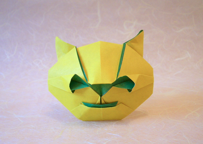 Origami Cat mask by Kunihiko Kasahara. Folded from a square of duo origami paper by Gilad Aharoni on giladorigami.com