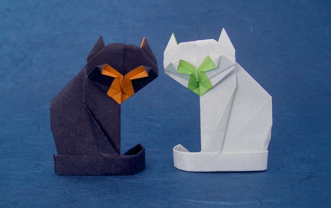 Origami Seated Cat by Gilad Aharoni. Folded by Gilad Aharoni on giladorigami.com