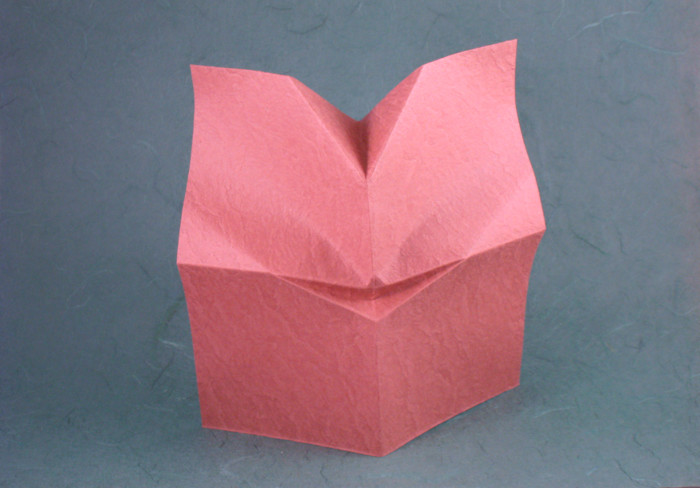 Origami Cheshire cat by Kunihiko Kasahara. Folded from a square of art paper by Gilad Aharoni on giladorigami.com