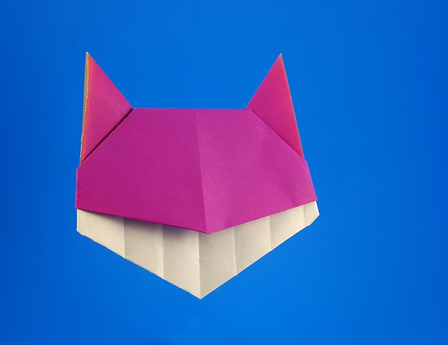 Origami Cheshire cat by Nick Robinson. Folded from a square of origami paper by Gilad Aharoni on giladorigami.com