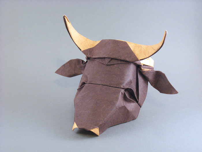 Origami Cow head by Tsuda Yoshio. Wet-folded from a square of double-sided mulberry paper by Gilad Aharoni on giladorigami.com
