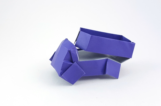 Origami Dump truck by Yoshihide Momotani. Folded from a rectangle of origami paper by Gilad Aharoni on giladorigami.com
