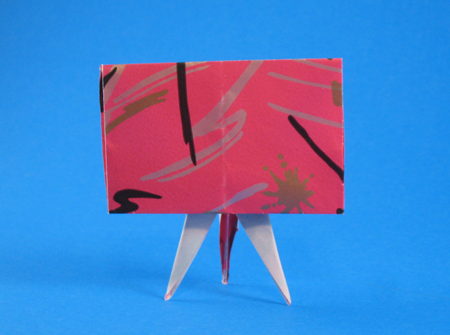 Origami Easel by Mark Bolitho. Folded by Gilad Aharoni on giladorigami.com