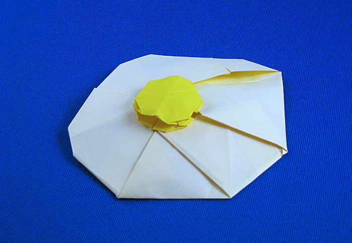 Origami Inflatable egg by Peter Engel. Folded by Gilad Aharoni on giladorigami.com