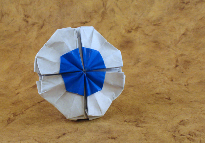 Origami Eyeball by Uehara Ryuhei. Folded from a square or origami paper by Gilad Aharoni on giladorigami.com