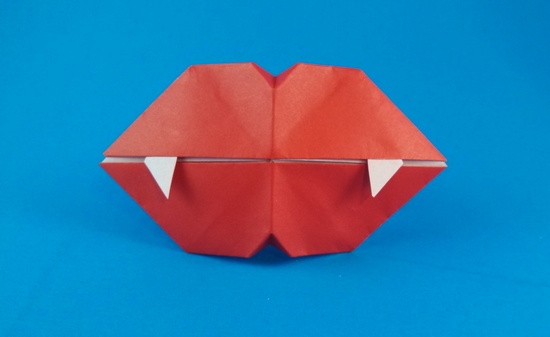 Origami Fangs by Eric Kenneway. Folded by Gilad Aharoni on giladorigami.com