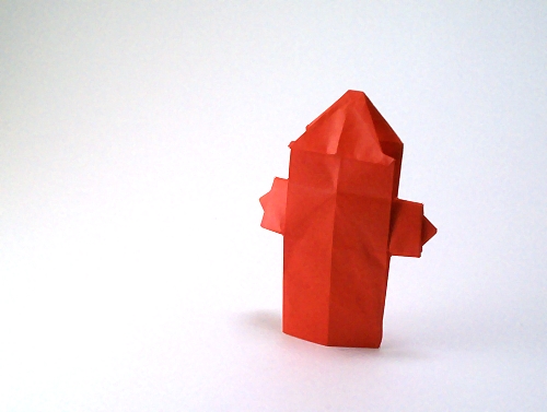 Origami Fire hydrant by Shuki Kato. Folded from a square of origami paper by Gilad Aharoni on giladorigami.com