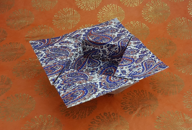 Origami Freiburg dish by Nick Robinson. Folded from a square of origami paper by Gilad Aharoni on giladorigami.com