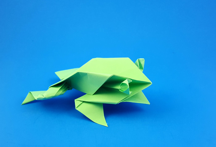 Origami Frog by Kunihiko Kasahara. Folded from a rectangle of printer paper by Gilad Aharoni on giladorigami.com