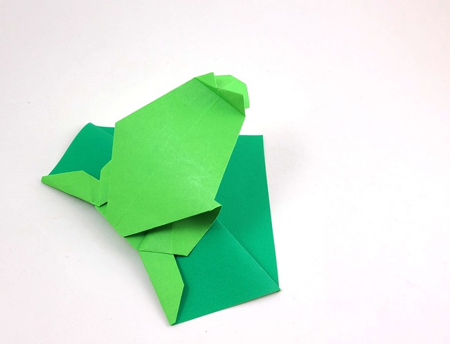 Origami Frog on a leaf by Paul Jackson. Folded from a square of duo origami paper by Gilad Aharoni on giladorigami.com