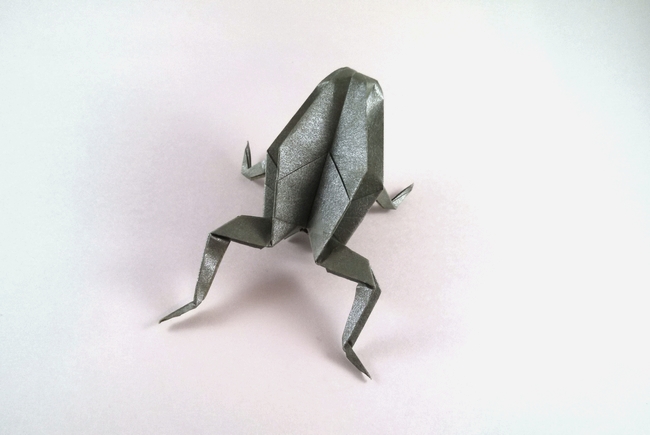 Origami Frog by Traditional. Folded by Gilad Aharoni on giladorigami.com