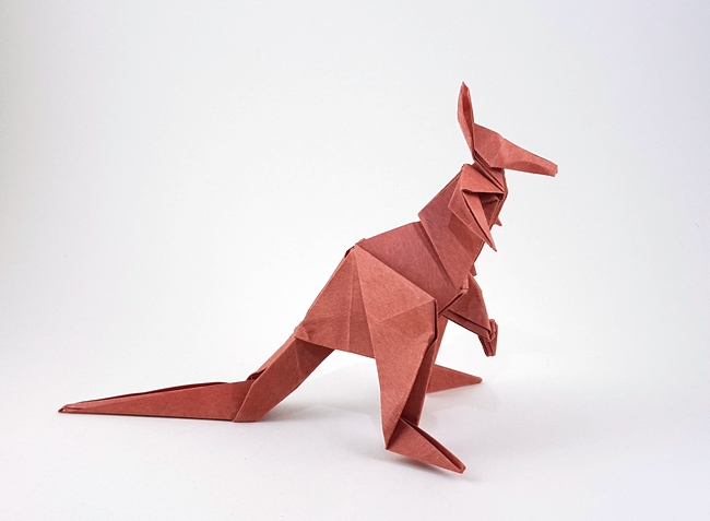 Origami Kangaroo by Fumiaki Kawahata. Folded from a square of Satogami by Gilad Aharoni on giladorigami.com