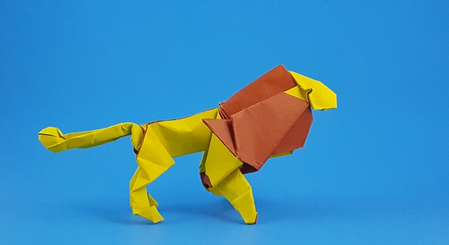Origami Lion by Tom Defoirdt. Folded from a square of duo origami paper by Gilad Aharoni on giladorigami.com