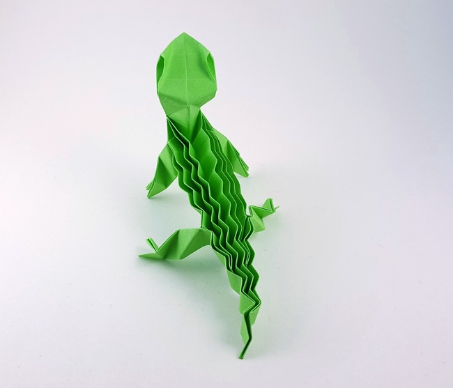Origami Lizard by Toshikazu Kawasaki. Folded from a square of Tant paper by Gilad Aharoni on giladorigami.com
