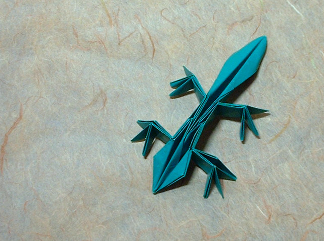 Origami Lizard by Jun Maekawa. Folded from a square of origami paper by Gilad Aharoni on giladorigami.com