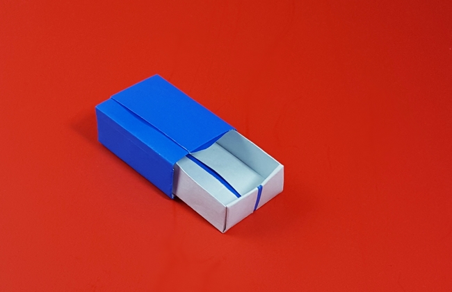 Origami Matchbox by Martin Wall. Folded from a rectangle of origami paper by Gilad Aharoni on giladorigami.com