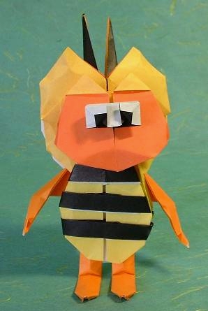 Origami Maya the Bee by Carlos Gonzalez Santamaria (Halle). Folded from 12 squares of origami paper by Gilad Aharoni on giladorigami.com