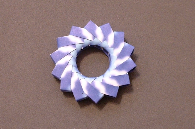 Origami Mette unit 3D variation by Paolo Bascetta. Folded by Gilad Aharoni on giladorigami.com