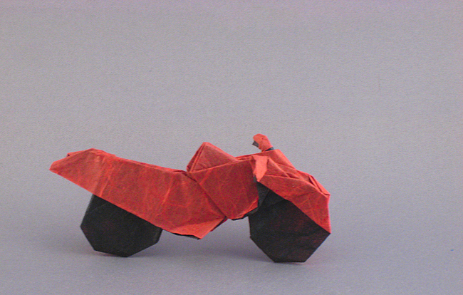Origami Motorbike by Sakasegawa Takashi. Folded from a square of duo Unryu paper by Gilad Aharoni on giladorigami.com