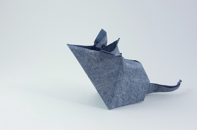 Origami Mouse by Makoto Yamaguchi. Folded by Gilad Aharoni on giladorigami.com