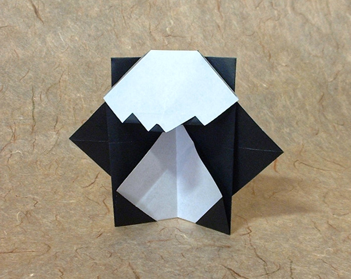 Origami Panda by Sy Chen. Folded from a square of origami paper by Gilad Aharoni on giladorigami.com