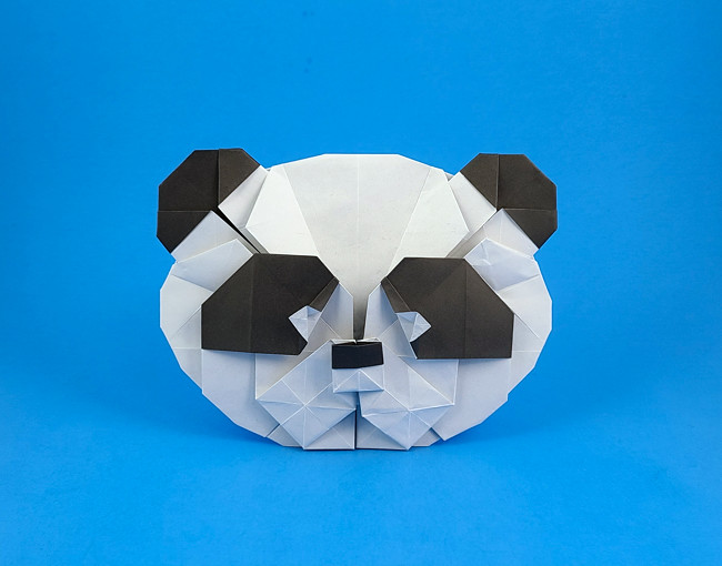 Origami Panda face by Mi Wu. Folded from a square of origami paper by Gilad Aharoni on giladorigami.com