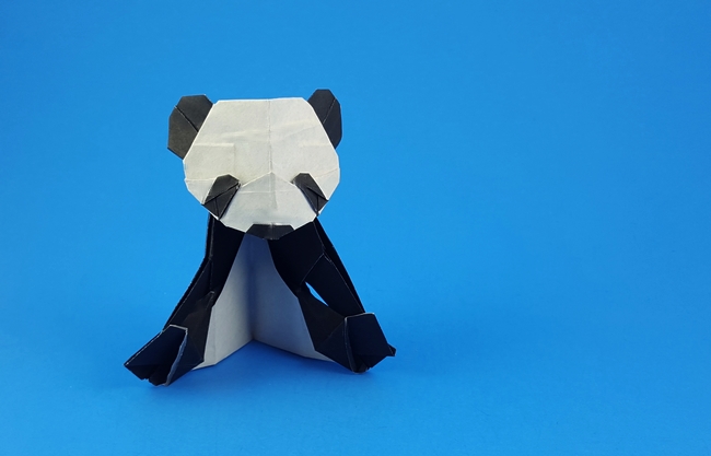 Origami Panda by Kamo Hiroo. Folded from a square of origami paper by Gilad Aharoni on giladorigami.com