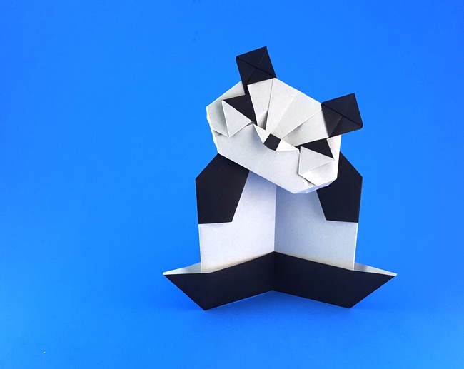 Origami Panda by Kunihiko Kasahara. Folded from 2 squares of origami paper by Gilad Aharoni on giladorigami.com