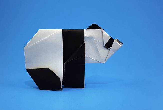 Origami Panda by Fumiaki Kawahata. Folded from a square of origami paper by Gilad Aharoni on giladorigami.com