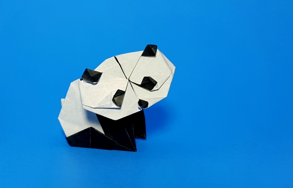 Origami Panda by Fumiaki Kawahata. Folded from a square of origami paper by Gilad Aharoni on giladorigami.com