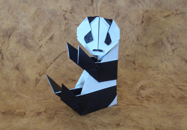 Origami Panda by Kawai Toyoaki. Folded from 2 squares of origami paper by Gilad Aharoni on giladorigami.com