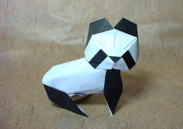 Origami Panda by Yoshihide Momotani. Folded from 2 squares of origami paper by Gilad Aharoni on giladorigami.com