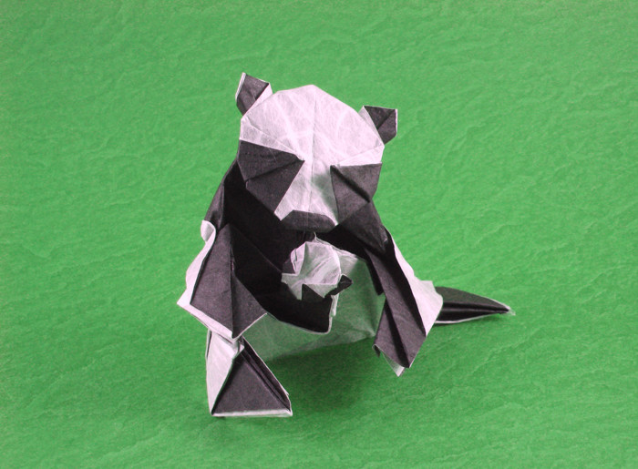 Origami Panda and young by Yamada Katsuhisa. Folded from a square of double-sided Unryu paper by Gilad Aharoni on giladorigami.com