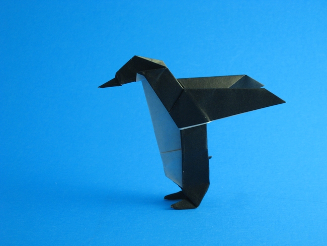 Origami Penguin by Fuchimoto Muneji. Folded from a square of origami Paper by Gilad Aharoni on giladorigami.com