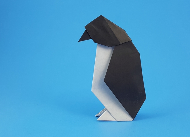 Origami Penguin by Makoto Yamaguchi. Folded from a square of origami paper by Gilad Aharoni on giladorigami.com