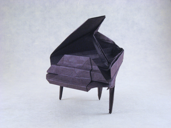 Origami Grand piano by Patricia Crawford. Folded by Gilad Aharoni on giladorigami.com